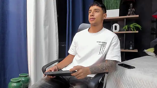 Snapshot of jaze_bradley chatting on December 2025 11:22:02 AM jaze bradley online show from December 2025 11:22:02 AM