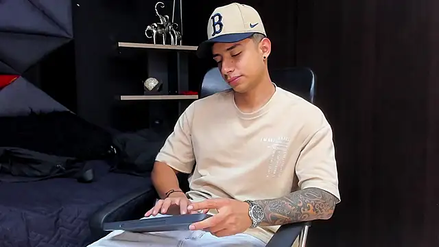 Snapshot of jaze_bradley chatting on December 2025 11:31:01 AM jaze bradley online show from December 2025 11:31:01 AM