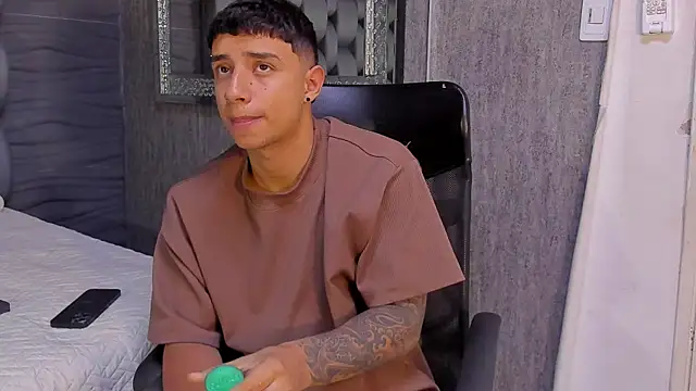 Snapshot of jaze_bradley chatting on November 2025 11:36:02 AM jaze bradley online show from November 2025 11:36:02 AM