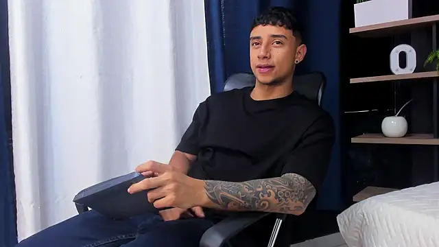 Snapshot of jaze_bradley chatting on November 2025 11:32:01 AM jaze bradley online show from November 2025 11:32:01 AM