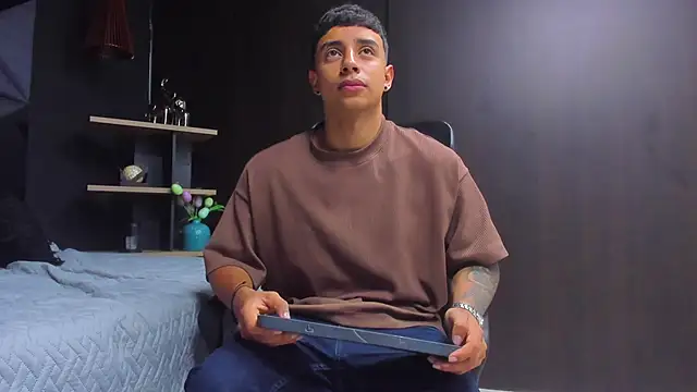 Snapshot of jaze_bradley chatting on December 2025 11:27:01 AM jaze bradley online show from December 2025 11:27:01 AM