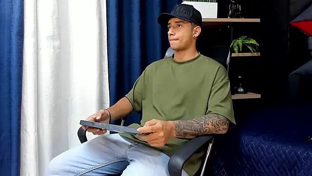 Snapshot of jaze_bradley chatting on November 2025 11:33:01 AM jaze bradley online show from November 2025 11:33:01 AM