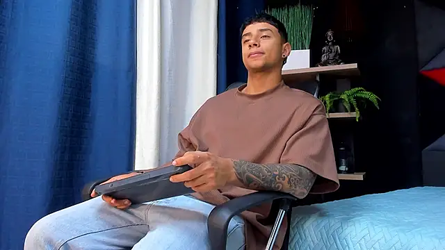 Snapshot of jaze_bradley chatting on November 2025 11:36:01 AM jaze bradley online show from November 2025 11:36:01 AM