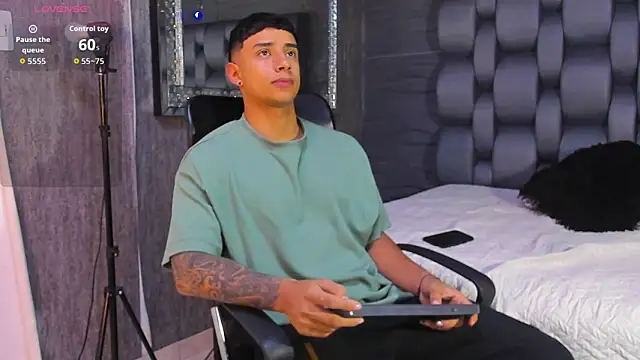 Snapshot of jaze_bradley chatting on November 2025 11:27:02 AM jaze bradley online show from November 2025 11:27:02 AM