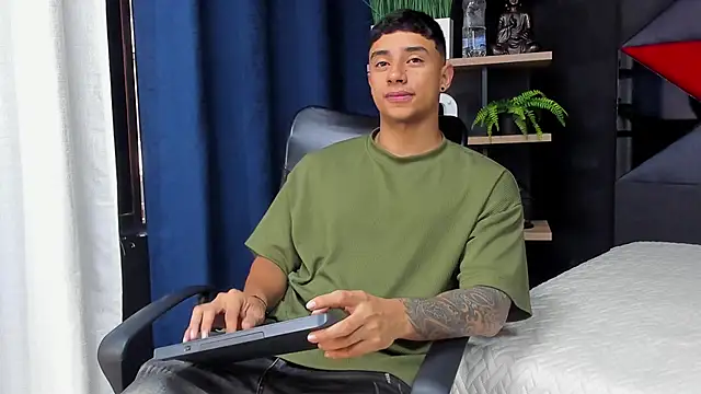 Snapshot of jaze_bradley chatting on November 2025 11:21:02 AM jaze bradley online show from November 2025 11:21:02 AM