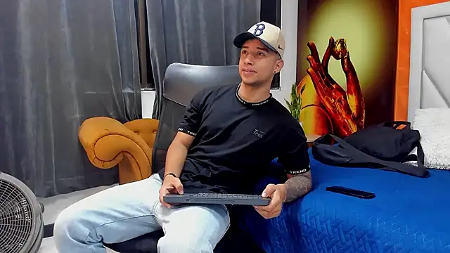 Snapshot of jaze_bradley chatting on November 2025 11:32:01 AM jaze bradley online show from November 2025 11:32:01 AM