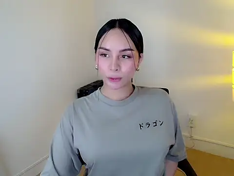 holly tabby online show from March 2026 09:48:01 PM