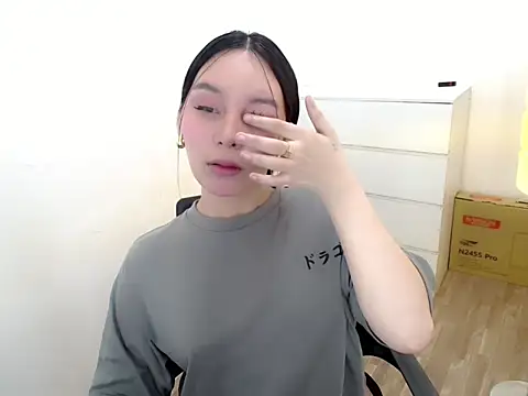 Snapshot of holly_tabby chatting on November 2025 07:18:02 PM holly tabby online show from November 2025 07:18:02 PM