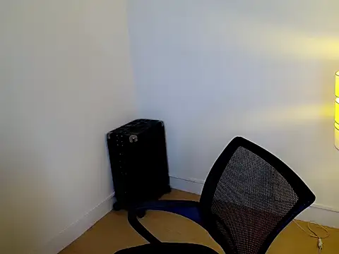 holly tabby online show from August 2026 05:57:01 AM