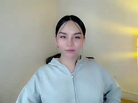 holly tabby online show from May 2026 07:58:01 PM