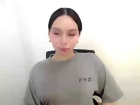 Snapshot of holly_tabby chatting on October 2025 12:18:02 AM holly tabby online show from October 2025 12:18:02 AM