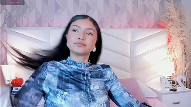 Snapshot of victoria___jonnes chatting on October 2025 12:28:02 PM victoria jonnes online show from October 2025 12:28:02 PM