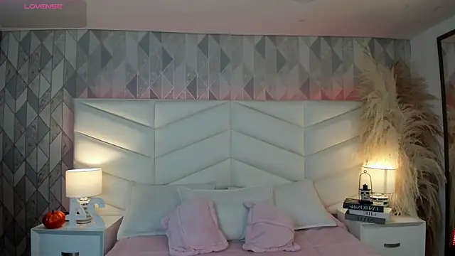 Snapshot of victoria___jonnes chatting on October 2025 11:45:01 AM victoria jonnes online show from October 2025 11:45:01 AM