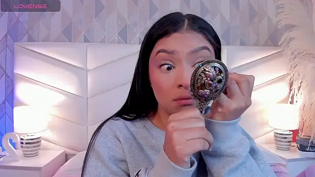 Snapshot of victoria___jonnes chatting on November 2025 12:33:02 PM victoria jonnes online show from November 2025 12:33:02 PM