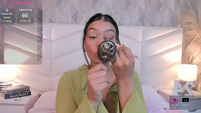 Snapshot of victoria___jonnes chatting on November 2025 12:31:01 PM victoria jonnes online show from November 2025 12:31:01 PM