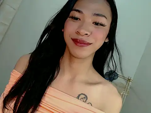 Annaloula online show from November 2025 05:56:02 PM