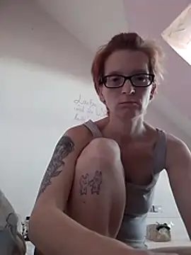 Snapshot of Hornybunny2025 chatting on May 2026 03:32:01 PM Hornybunny2025 online show from May 2026 03:32:01 PM
