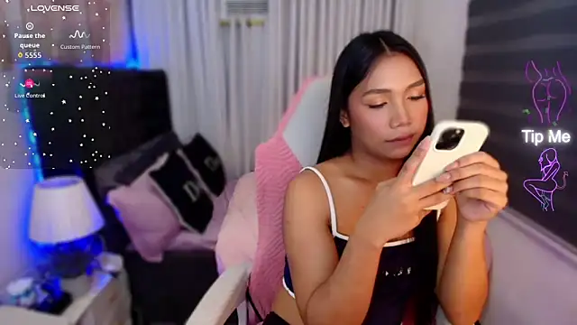 Snapshot of naughtyjayde chatting on April 2026 02:27:02 AM naughtyjayde online show from April 2026 02:27:02 AM