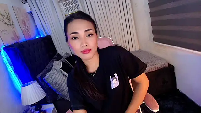 asian lucii online show from October 2025 01:01:02 PM
