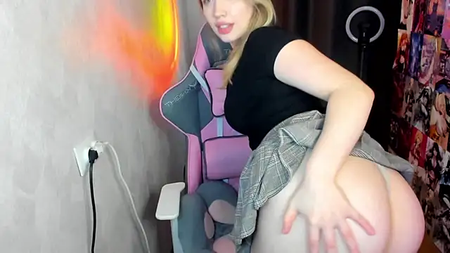 NicoleRiccii online show from June 2026 04:15:02 PM