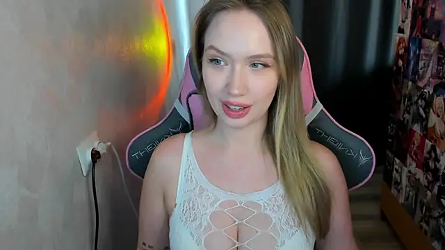 NicoleRiccii online show from April 2026 01:26:01 PM