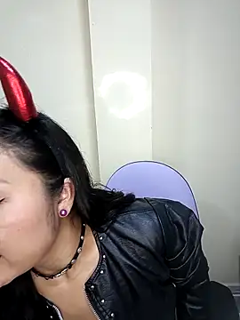 lunna 07 online show from November 2025 04:39:02 PM