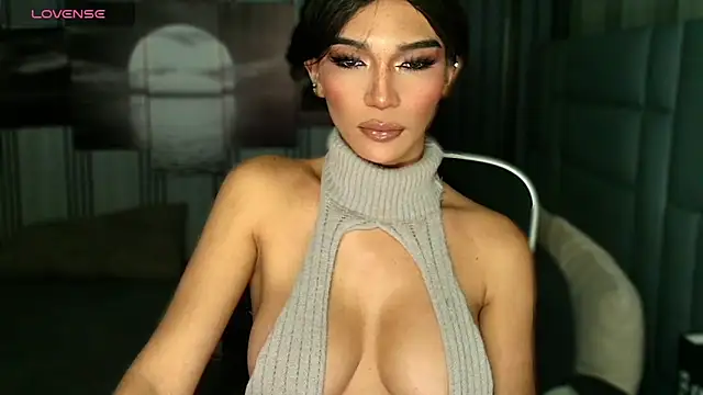 Snapshot of Huntress_xxx chatting on May 2026 05:18:02 AM Huntress xxx online show from May 2026 05:18:02 AM