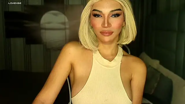 Snapshot of Huntress_xxx chatting on May 2026 06:17:02 AM Huntress xxx online show from May 2026 06:17:02 AM