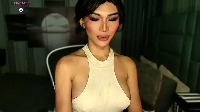 Snapshot of Huntress_xxx chatting on April 2026 04:32:01 AM Huntress xxx online show from April 2026 04:32:01 AM