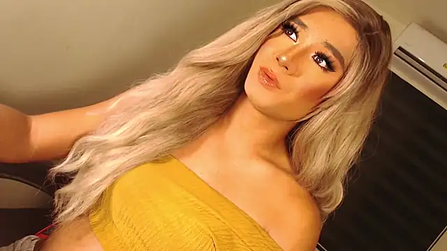 SissifyMeNow online show from October 2025 04:18:01 PM