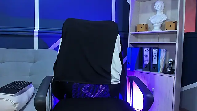 etham wolf  online show from October 2025 12:06:02 PM