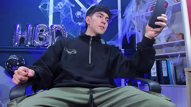 etham wolf  online show from October 2025 12:25:02 PM