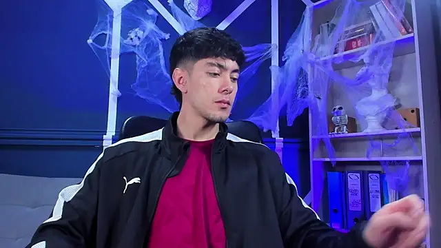 etham wolf  online show from November 2025 01:26:01 PM