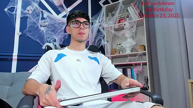 etham wolf  online show from October 2025 01:46:02 PM