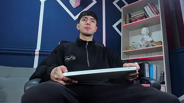 etham wolf  online show from November 2025 11:25:01 AM