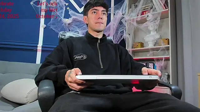 etham wolf  online show from October 2025 02:19:01 PM