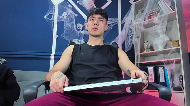 etham wolf  online show from October 2025 01:21:02 PM