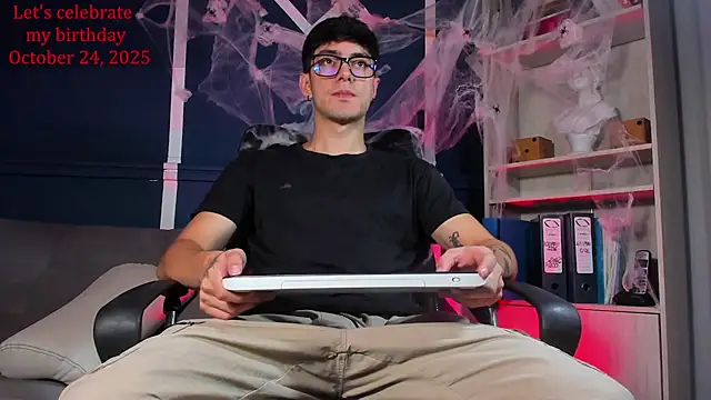 etham wolf  online show from October 2025 11:18:01 AM