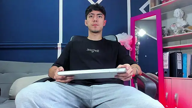 etham wolf  online show from November 2025 12:38:01 PM