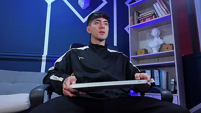 etham wolf  online show from October 2025 11:22:01 AM