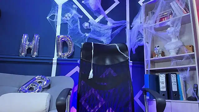 etham wolf  online show from October 2025 01:19:02 PM