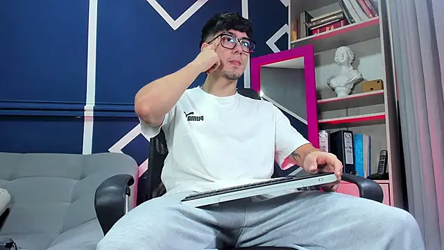 etham wolf  online show from December 2025 01:54:02 PM