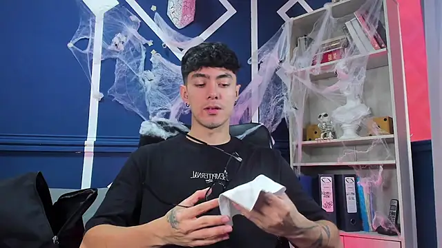 etham wolf  online show from October 2025 04:28:01 PM