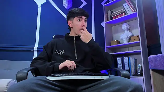 etham wolf  online show from September 2025 12:11:02 PM