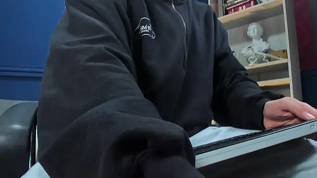 etham wolf  online show from November 2025 11:03:01 AM