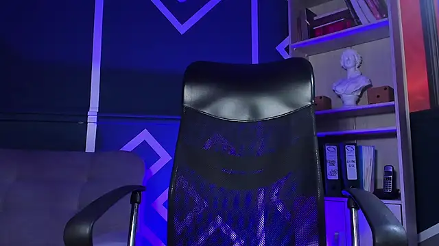 etham wolf  online show from September 2025 12:27:02 PM