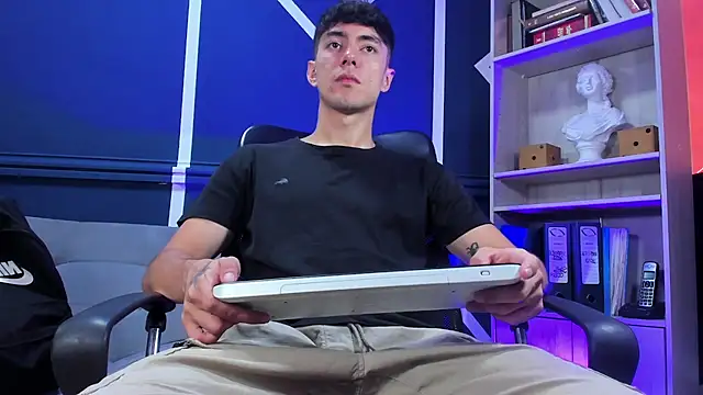 etham wolf  online show from October 2025 04:08:02 PM