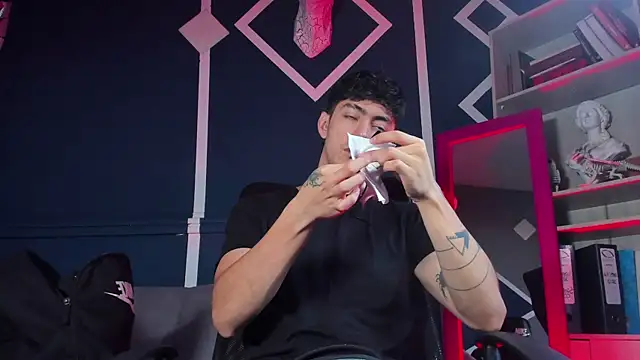 etham wolf  online show from November 2025 11:21:01 AM