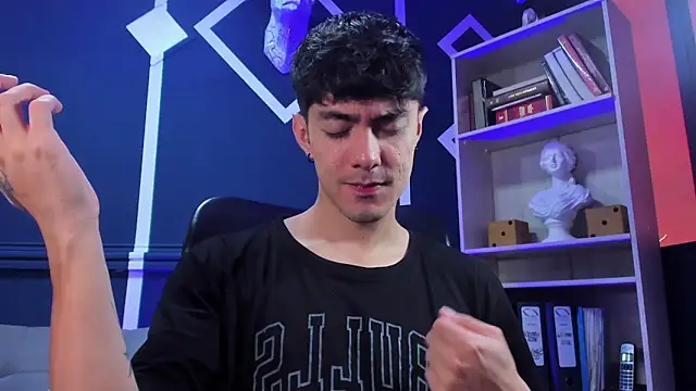 etham wolf  online show from October 2025 01:15:02 PM