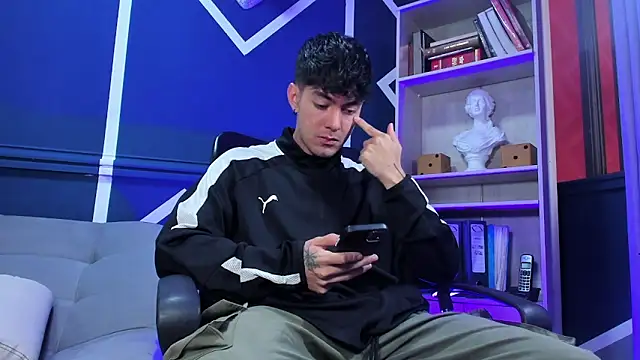 etham wolf  online show from October 2025 01:01:02 PM